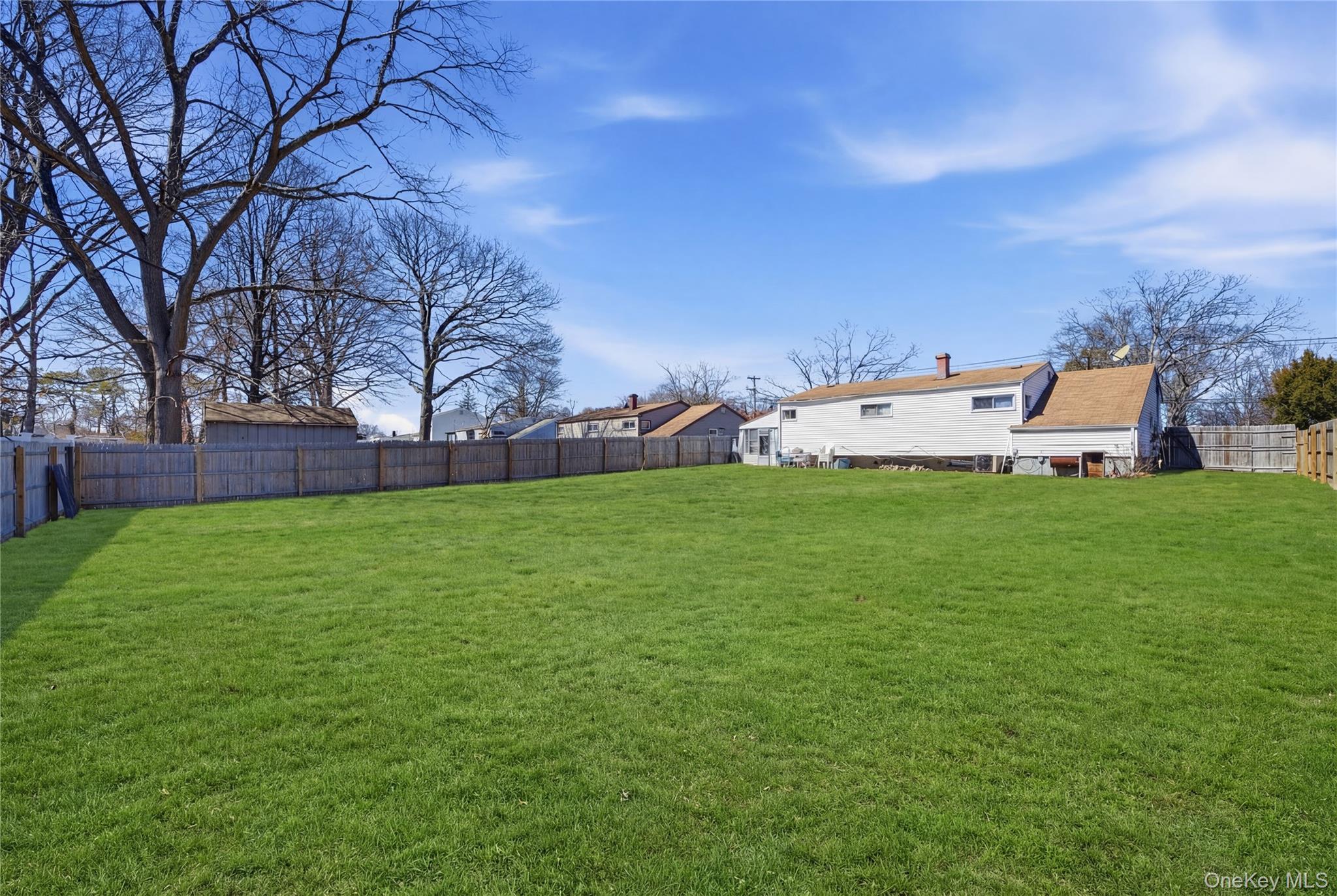 Single Family Half Mile Suffolk County, NY 11722, MLS-981265-27