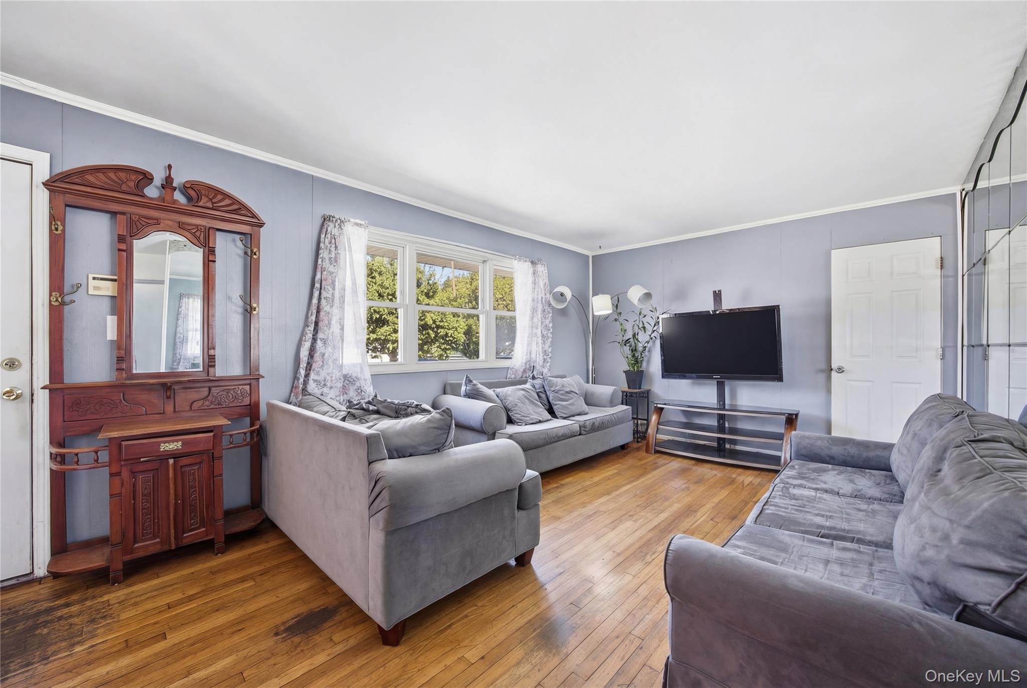 Single Family Half Mile Suffolk County, NY 11722, MLS-981265-5