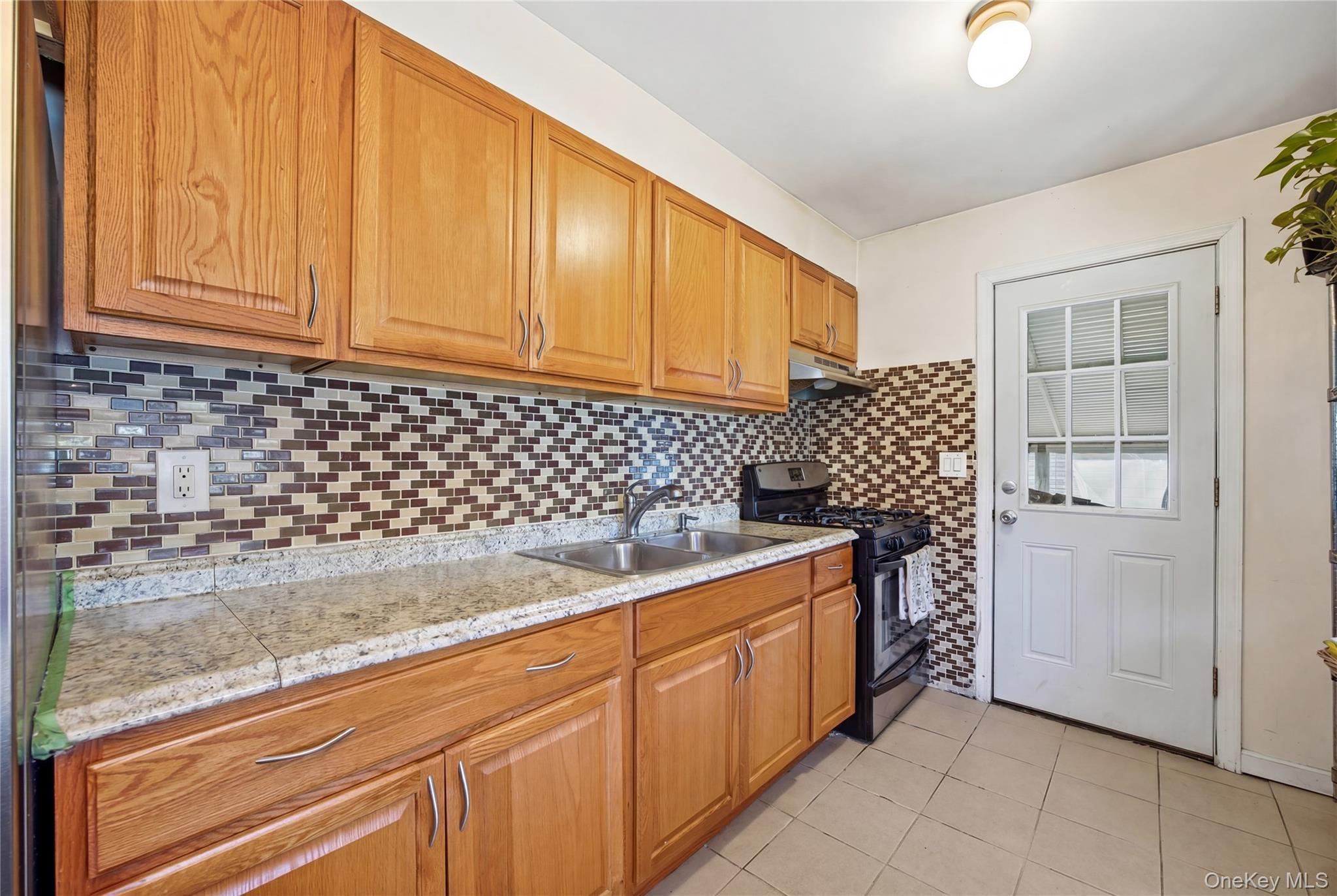 Single Family Half Mile Suffolk County, NY 11722, MLS-981265-9