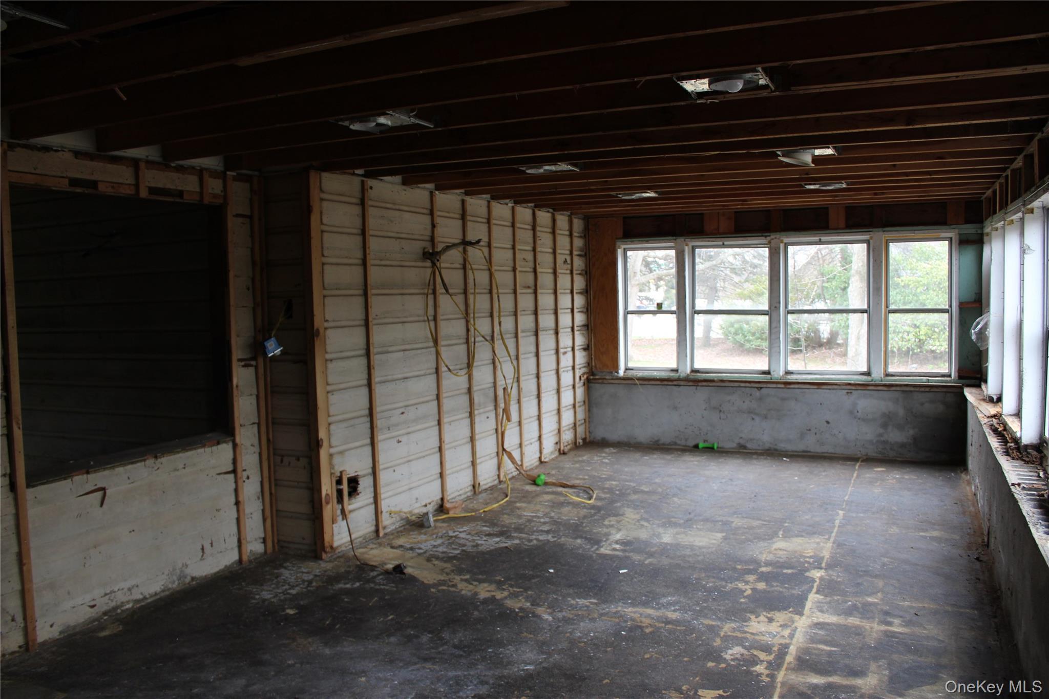 Single Family Manor  Suffolk County, NY 11706, MLS-981302-11