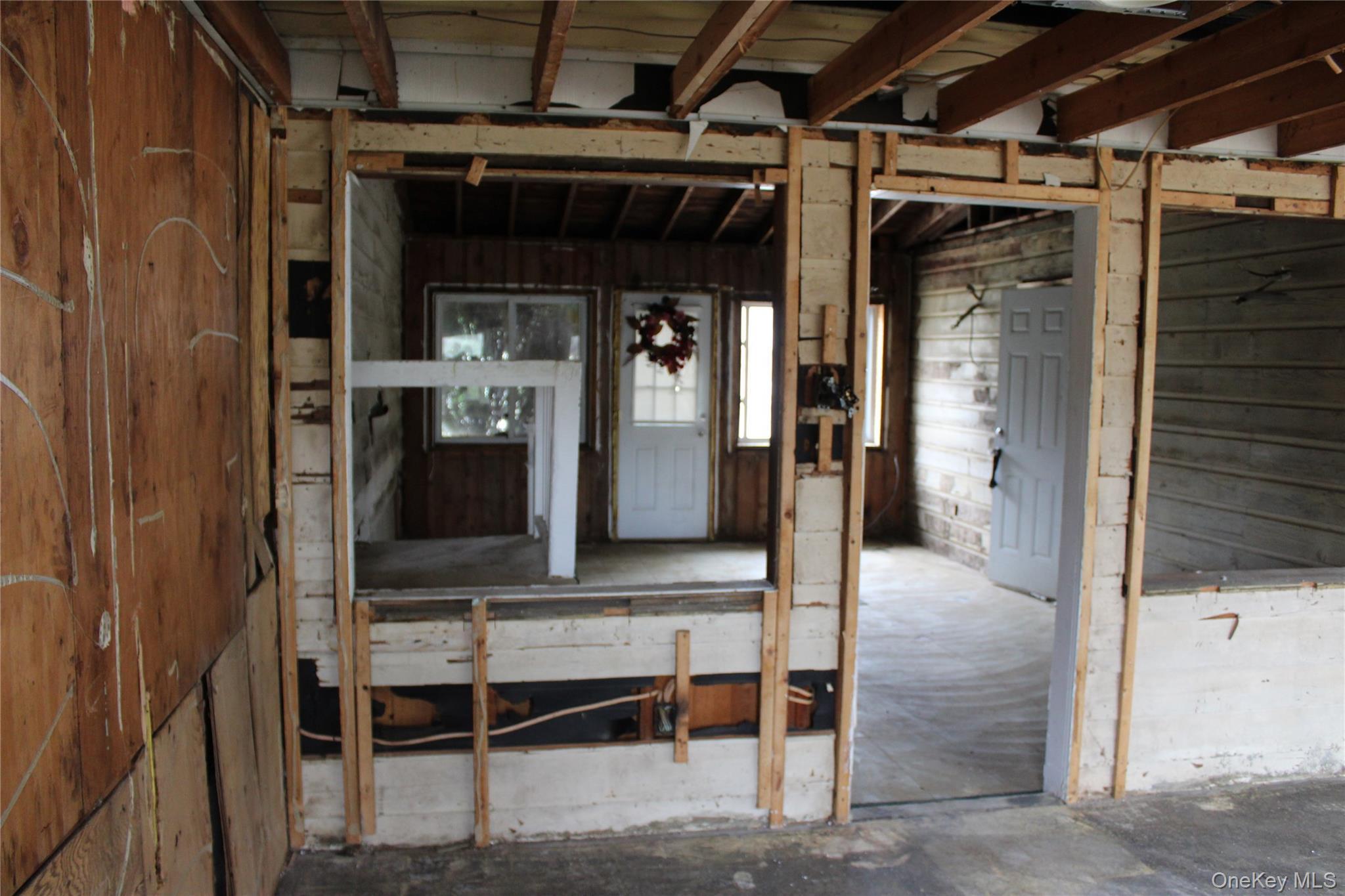 Single Family Manor  Suffolk County, NY 11706, MLS-981302-12