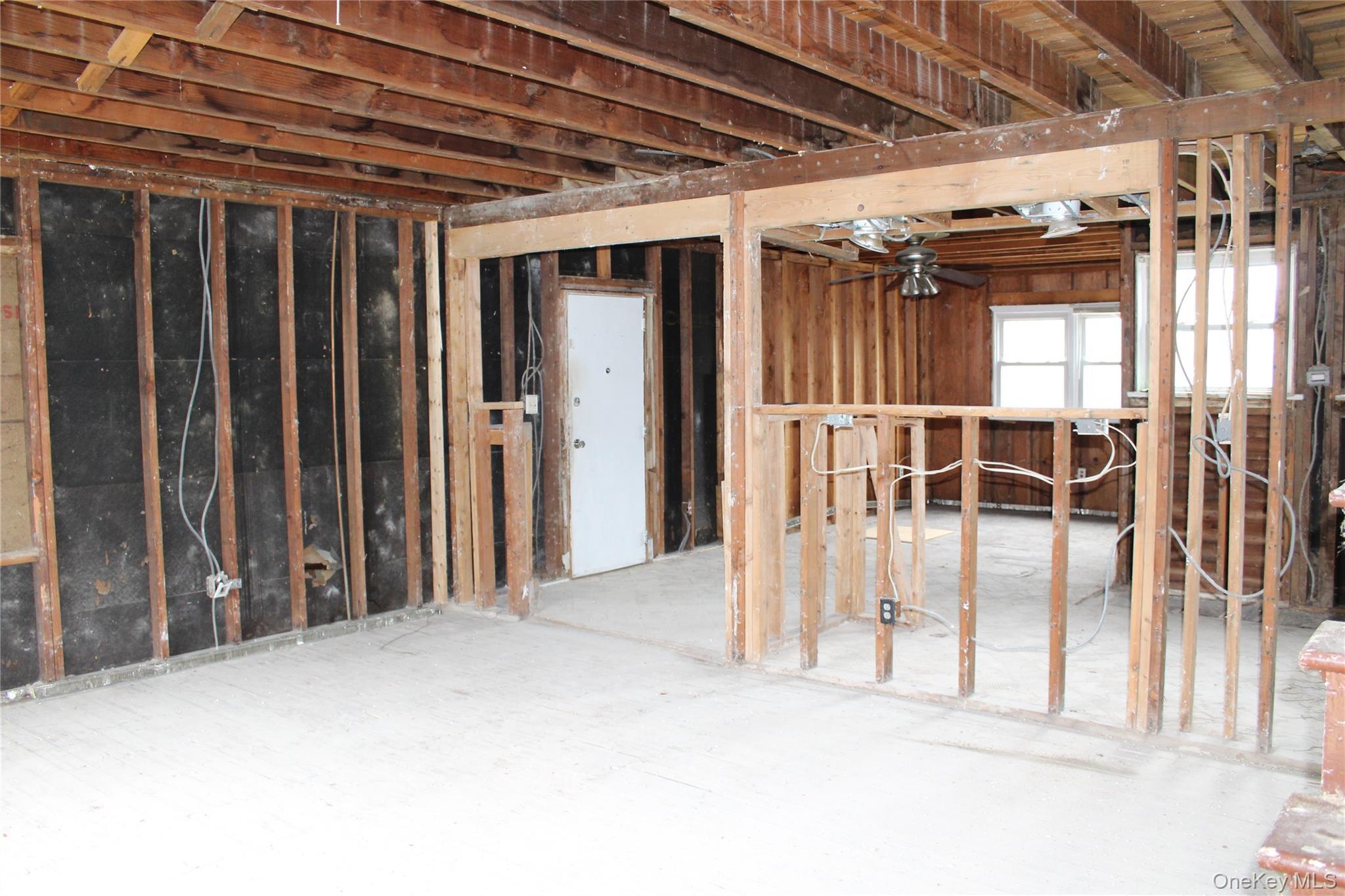 Single Family Manor  Suffolk County, NY 11706, MLS-981302-5