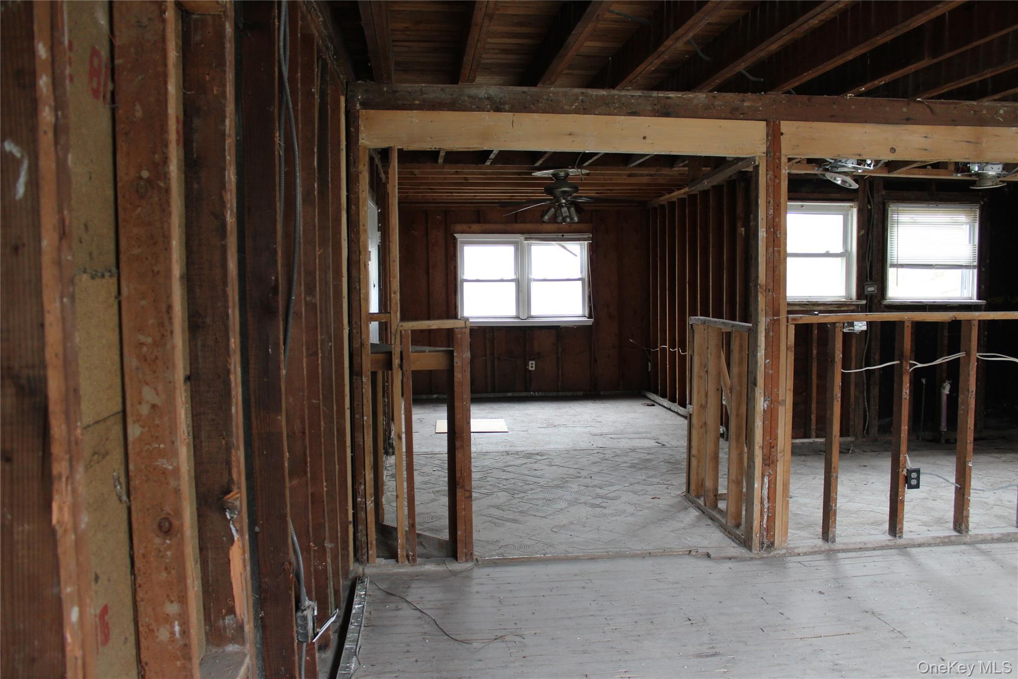 Single Family Manor  Suffolk County, NY 11706, MLS-981302-6