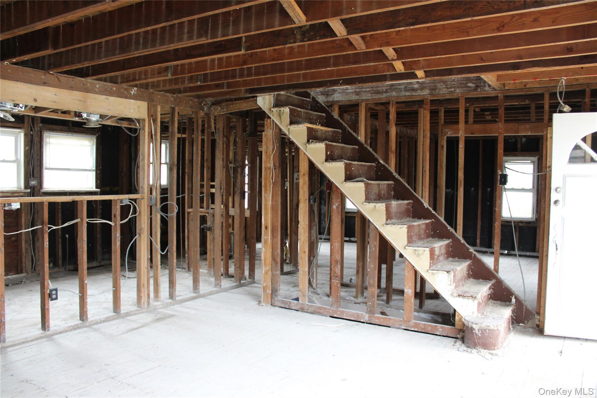 Single Family Manor  Suffolk County, NY 11706, MLS-981302-7