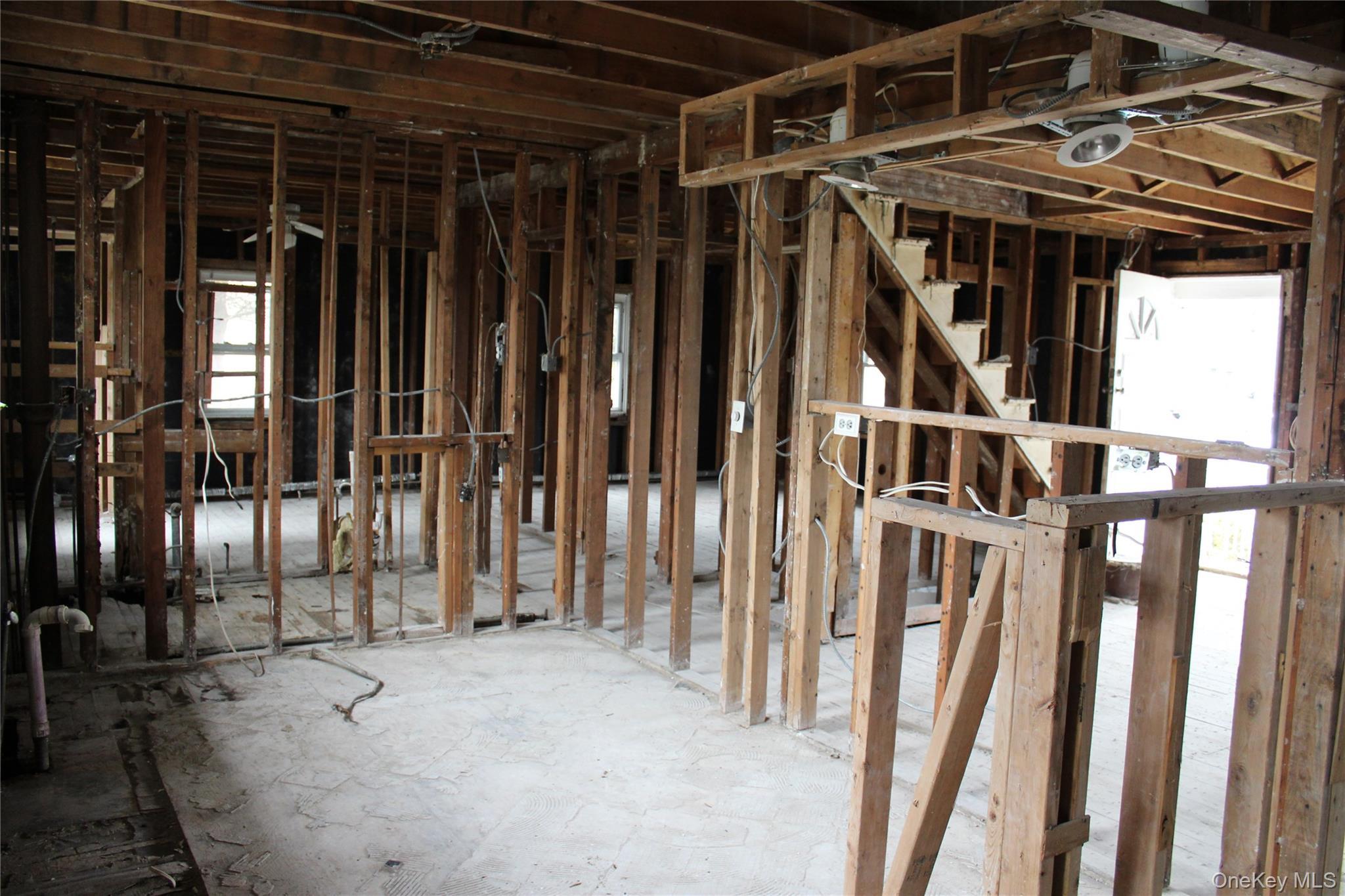 Single Family Manor  Suffolk County, NY 11706, MLS-981302-8