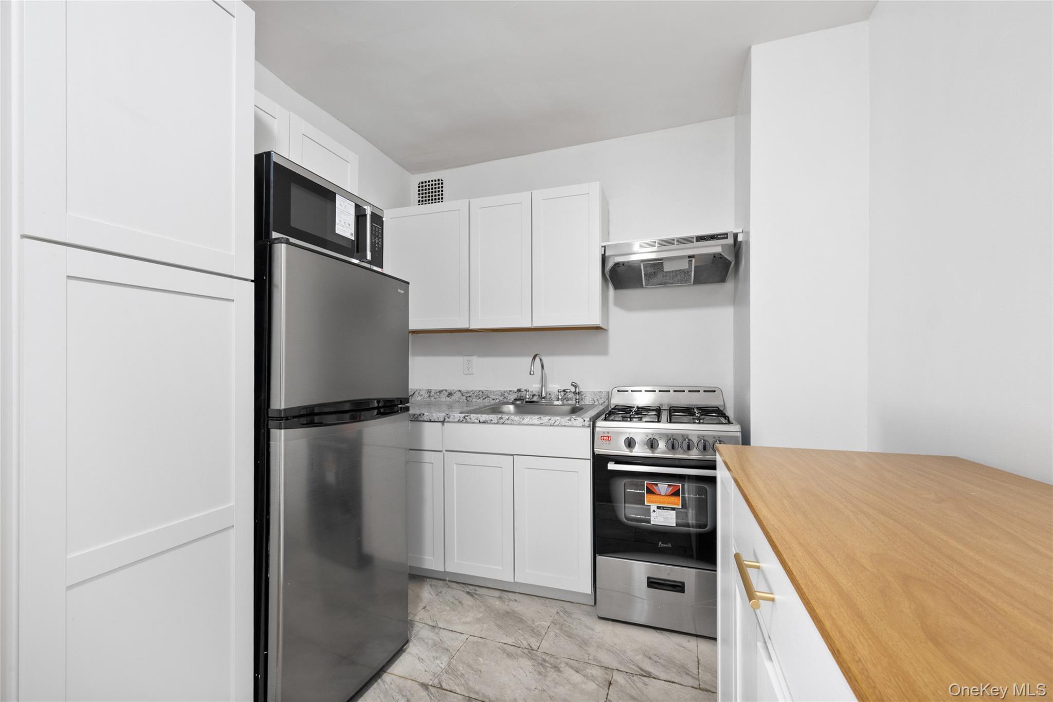 Apartment Broadway  Bronx, NY 10471, MLS-981309-7