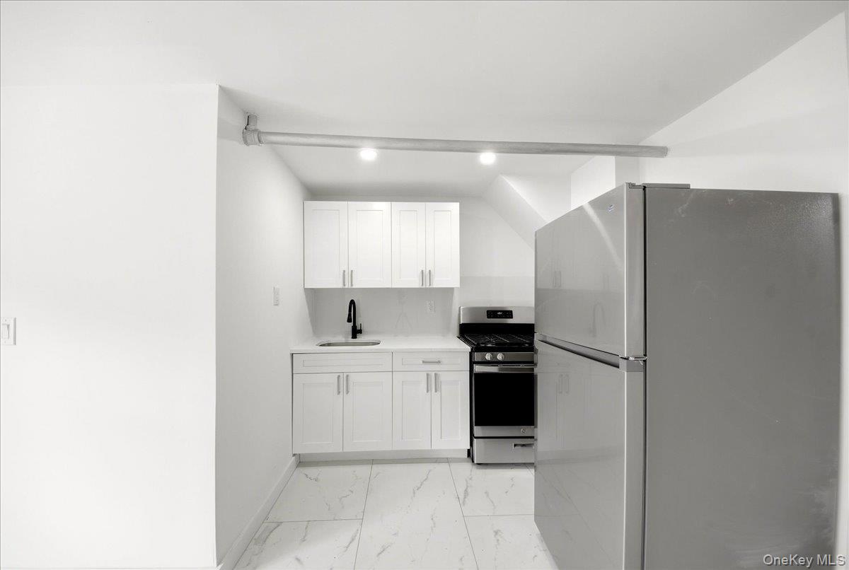 Single Family Murdock  Bronx, NY 10466, MLS-981311-10