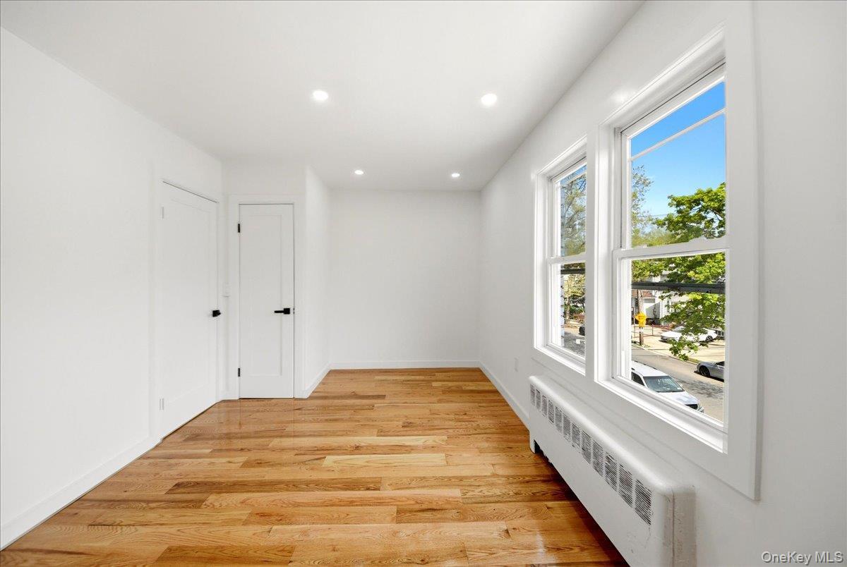 Single Family Murdock  Bronx, NY 10466, MLS-981311-16