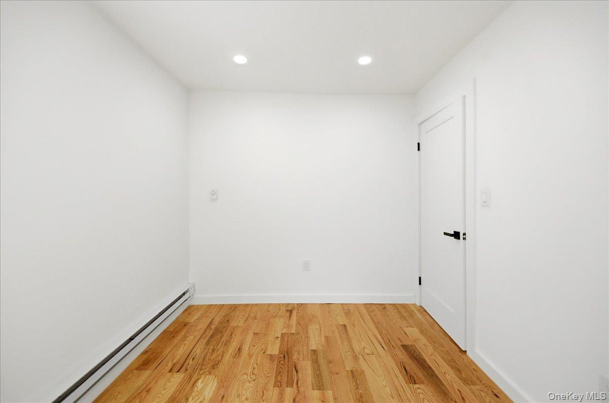 Single Family Murdock  Bronx, NY 10466, MLS-981311-18