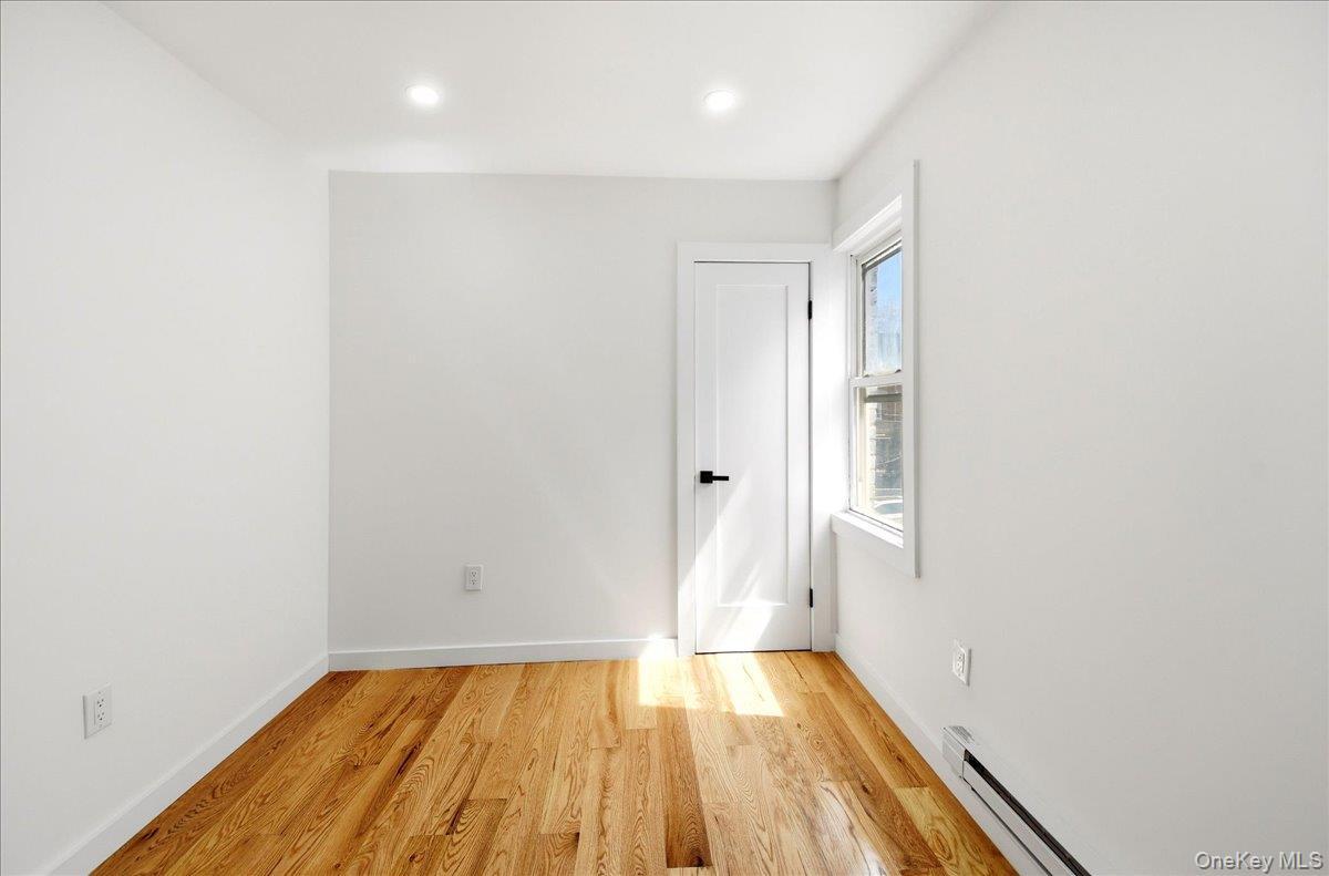 Single Family Murdock  Bronx, NY 10466, MLS-981311-19