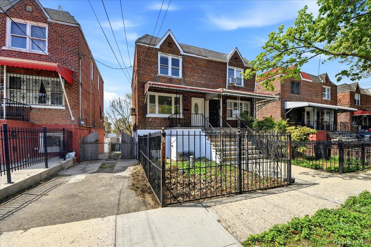 Single Family Murdock  Bronx, NY 10466, MLS-981311-2
