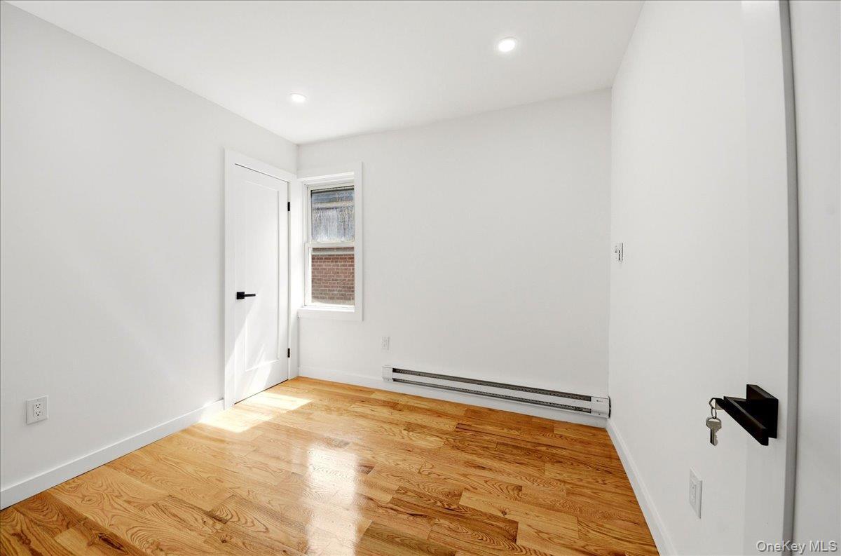 Single Family Murdock  Bronx, NY 10466, MLS-981311-20