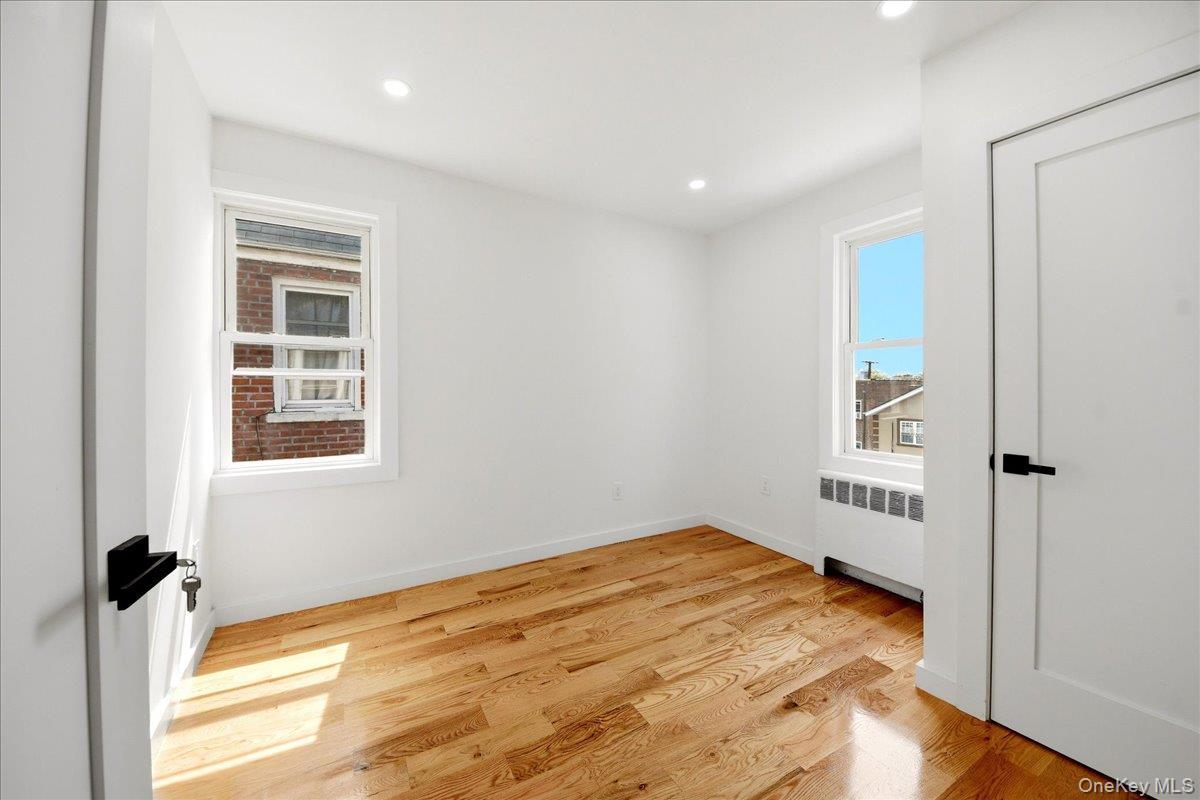 Single Family Murdock  Bronx, NY 10466, MLS-981311-21