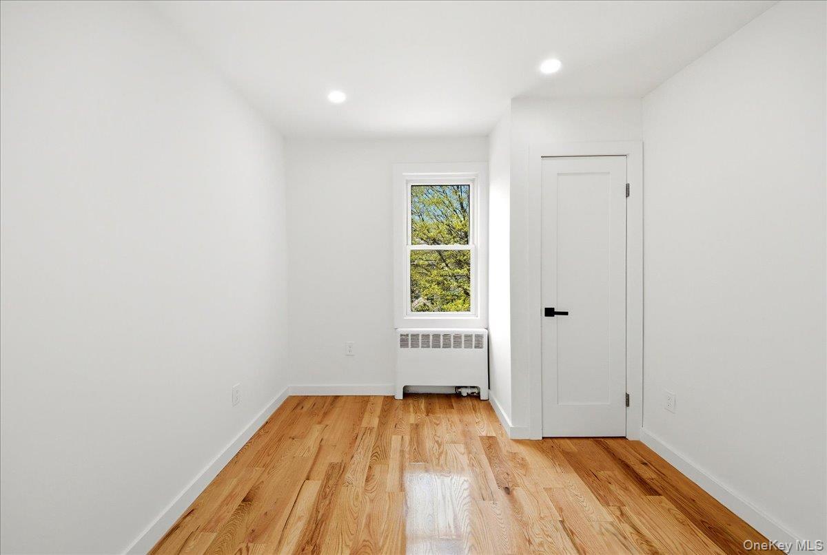 Single Family Murdock  Bronx, NY 10466, MLS-981311-22