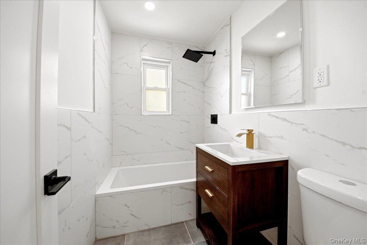 Single Family Murdock  Bronx, NY 10466, MLS-981311-23