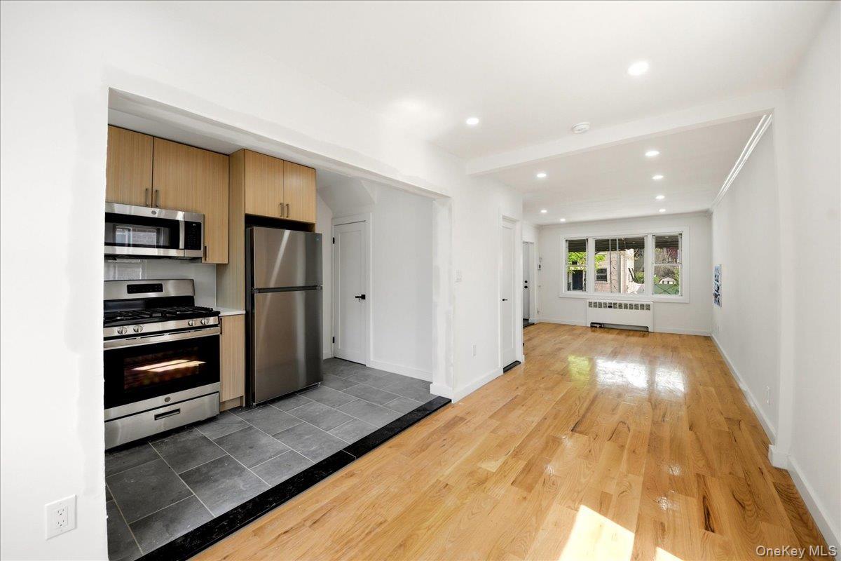 Single Family Murdock  Bronx, NY 10466, MLS-981311-4