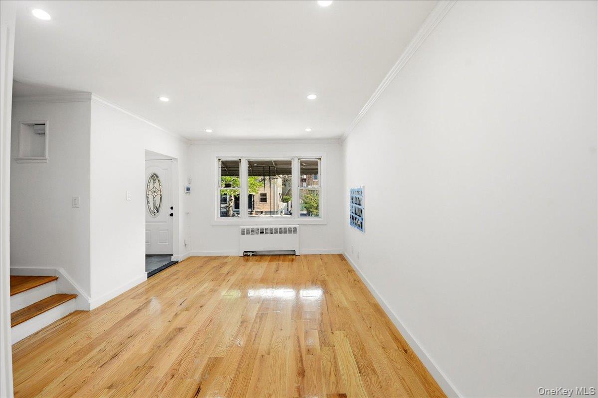 Single Family Murdock  Bronx, NY 10466, MLS-981311-7