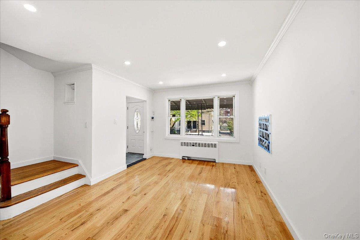 Single Family Murdock  Bronx, NY 10466, MLS-981311-8