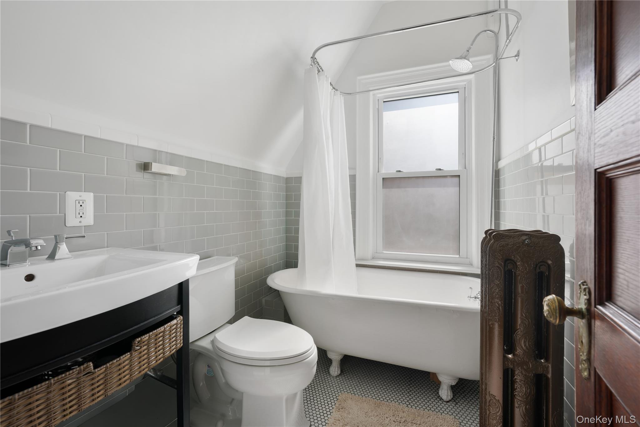 Single Family Bainbridge Bronx, NY 10458, MLS-981349-20