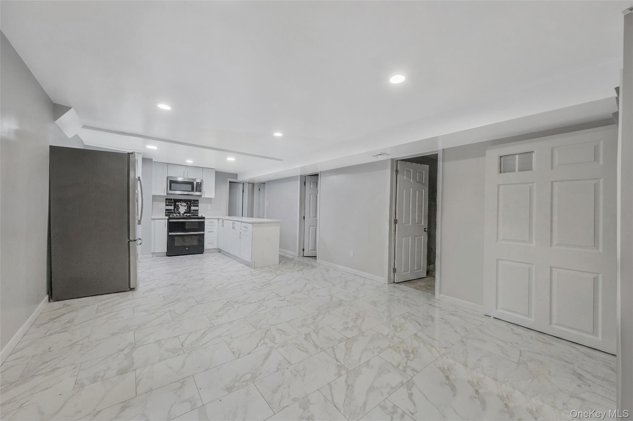 Single Family Woodside  Suffolk County, NY 11772, MLS-981350-21