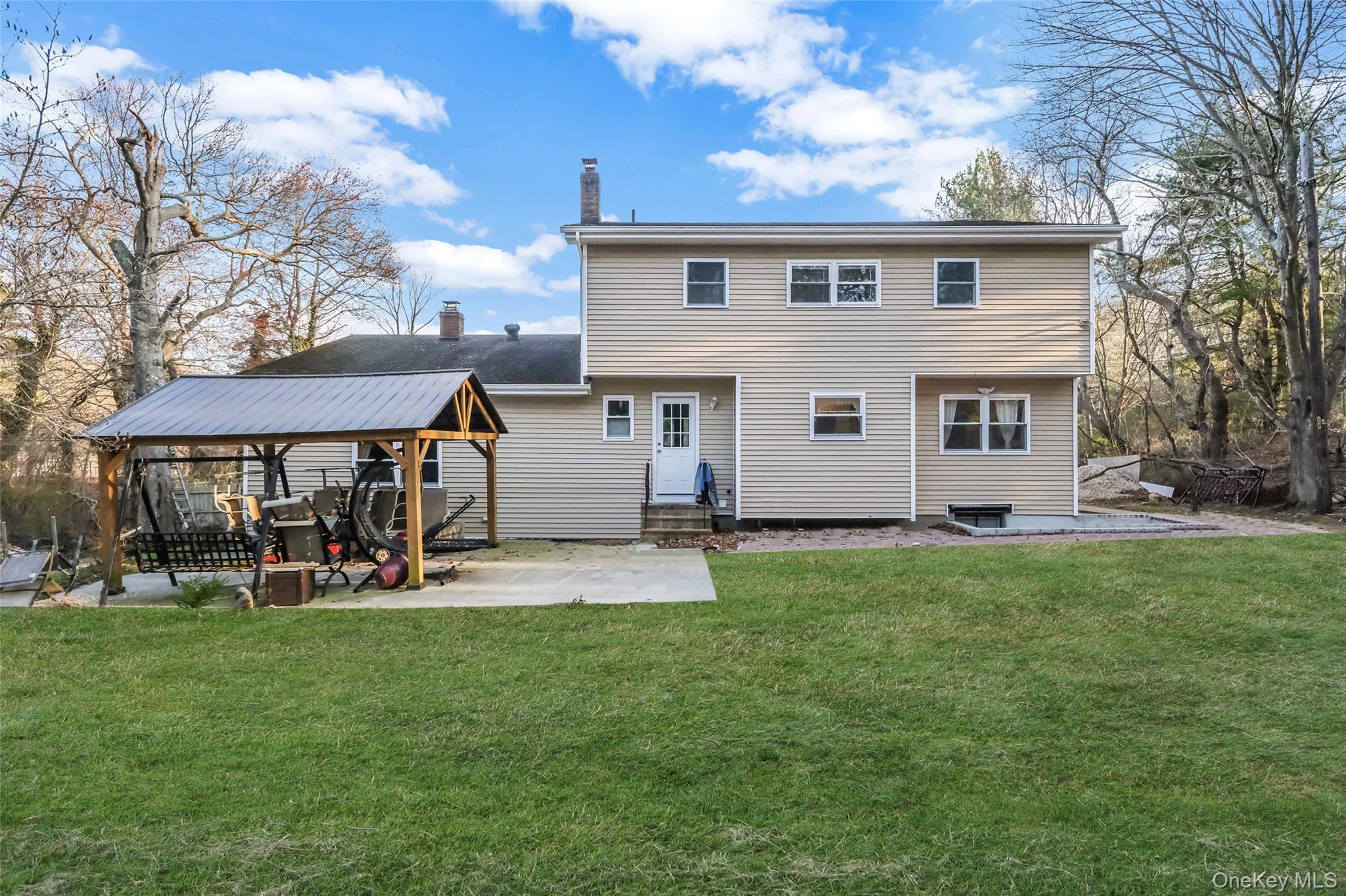 Single Family Woodside  Suffolk County, NY 11772, MLS-981350-3