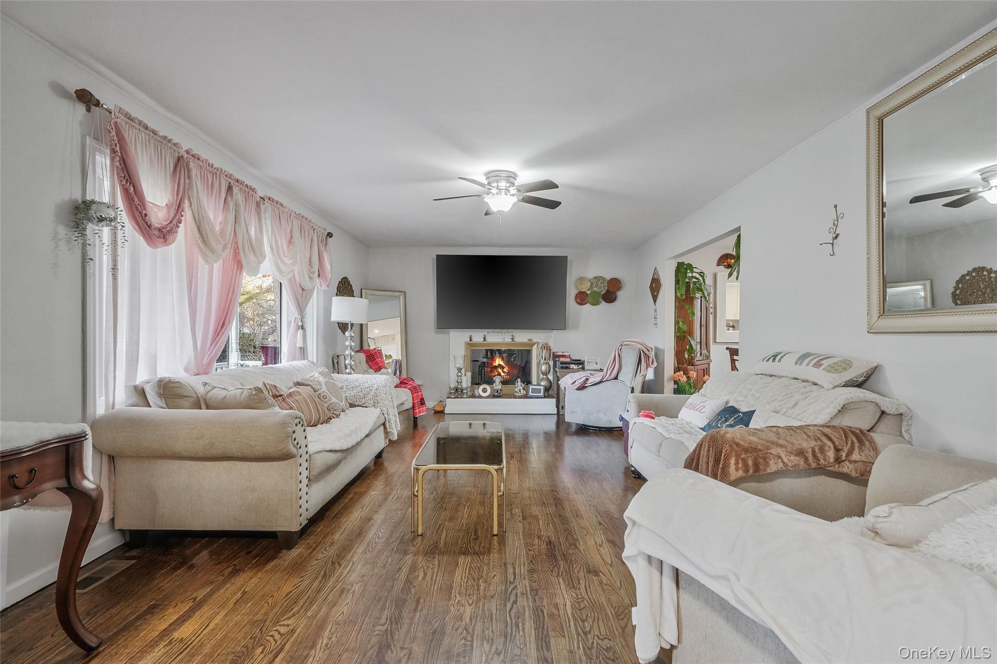 Single Family Woodside  Suffolk County, NY 11772, MLS-981350-5