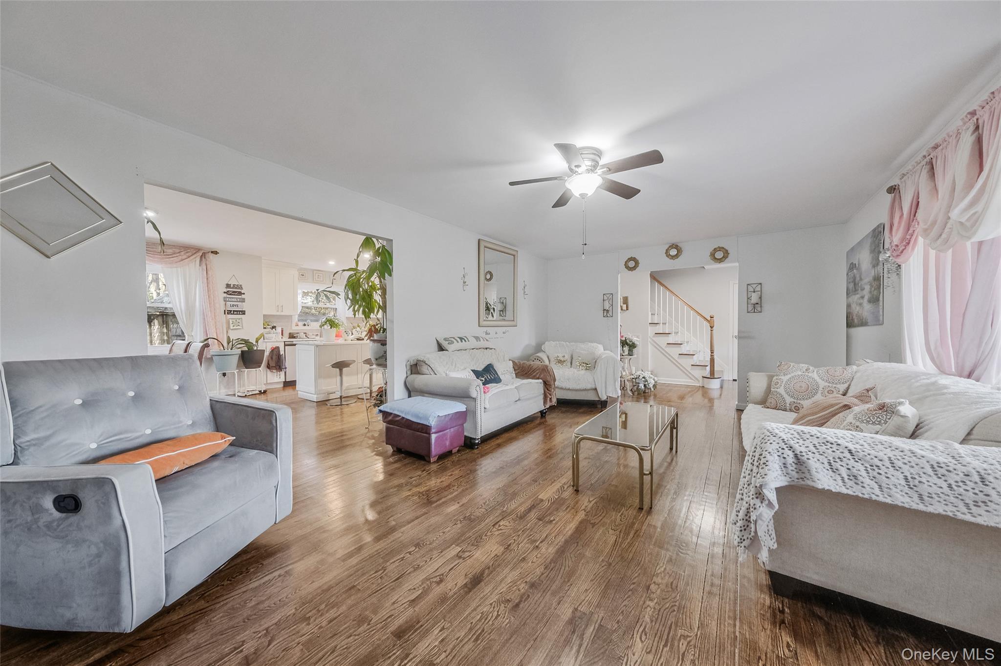 Single Family Woodside  Suffolk County, NY 11772, MLS-981350-6