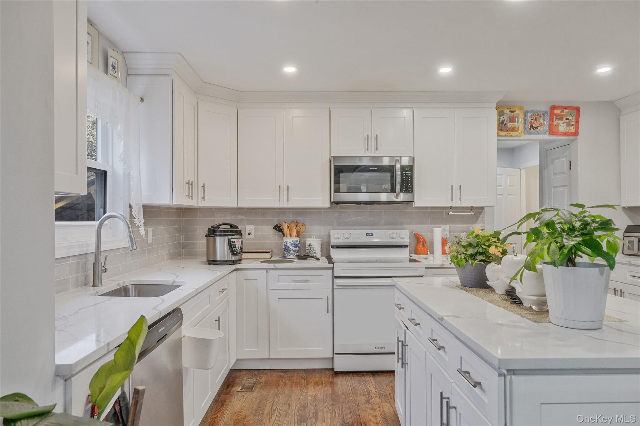 Single Family Woodside  Suffolk County, NY 11772, MLS-981350-8