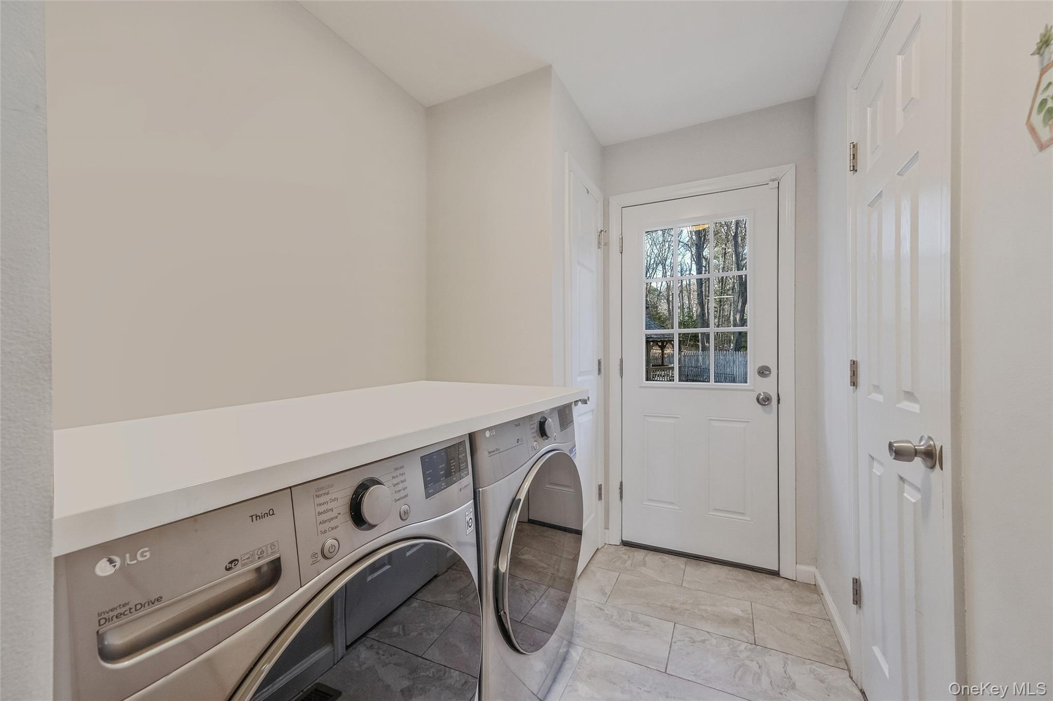 Single Family Woodside  Suffolk County, NY 11772, MLS-981350-9