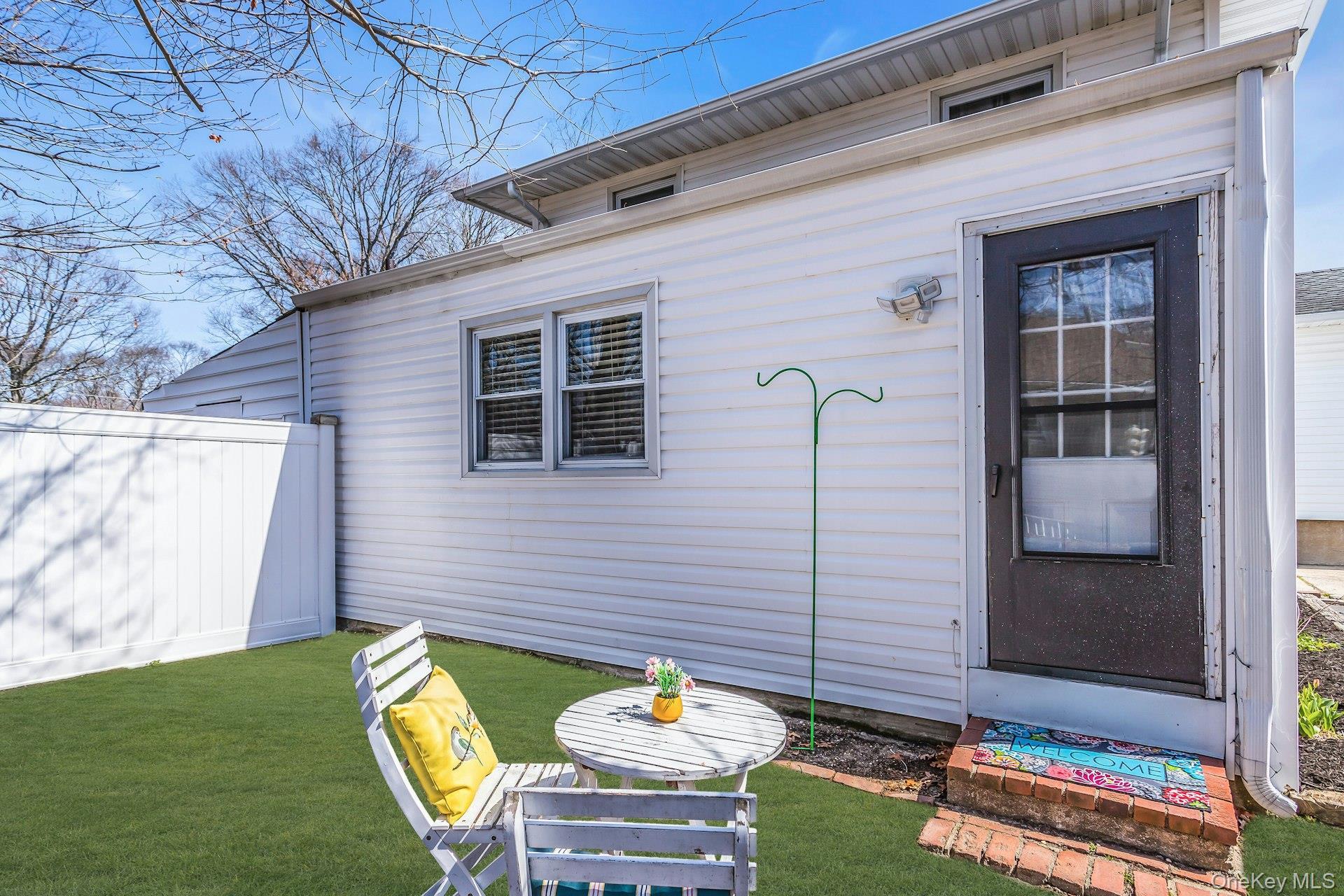 Single Family Diane  Suffolk County, NY 11706, MLS-981374-22