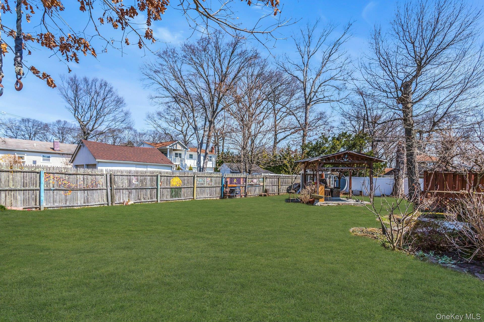 Single Family Diane  Suffolk County, NY 11706, MLS-981374-25