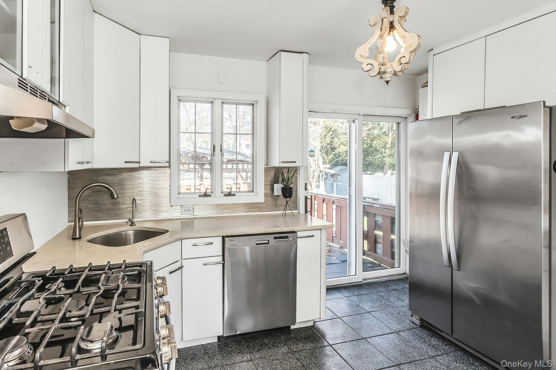 Single Family Diane  Suffolk County, NY 11706, MLS-981374-6