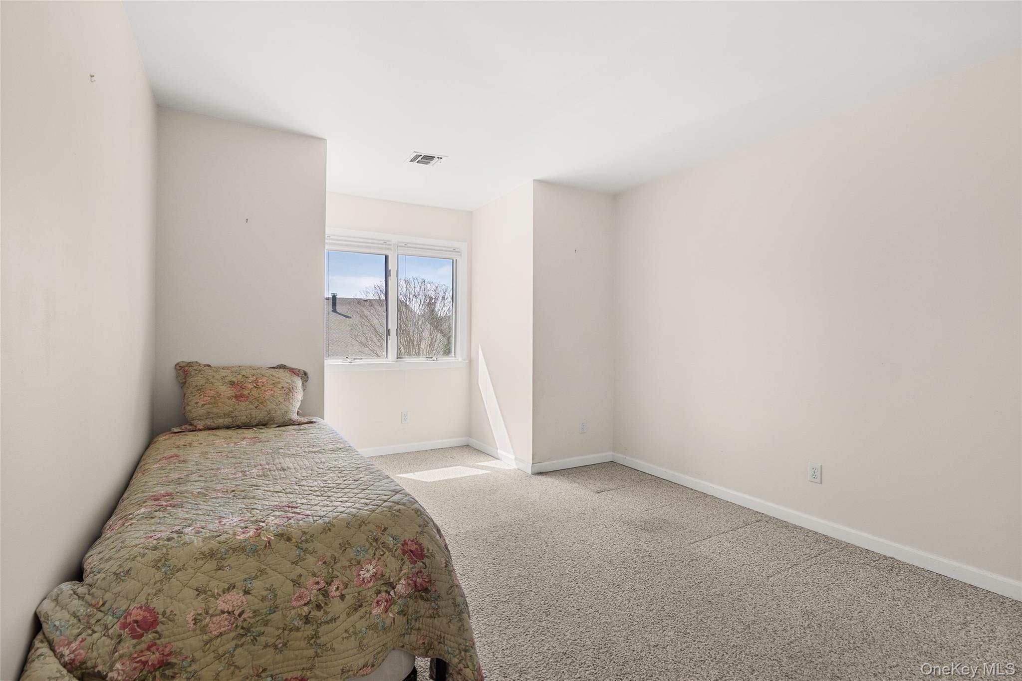 Condo Doral  Suffolk County, NY 11706, MLS-981405-10