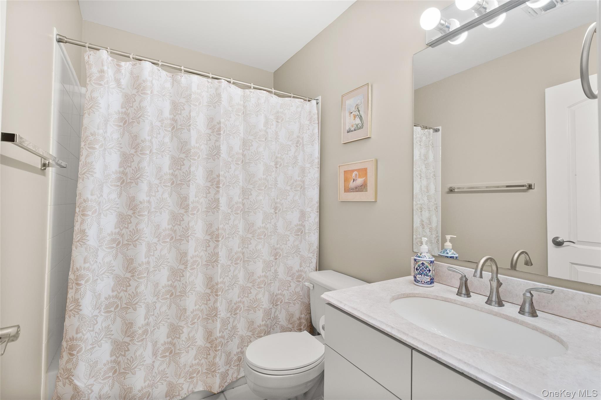 Condo Doral  Suffolk County, NY 11706, MLS-981405-12