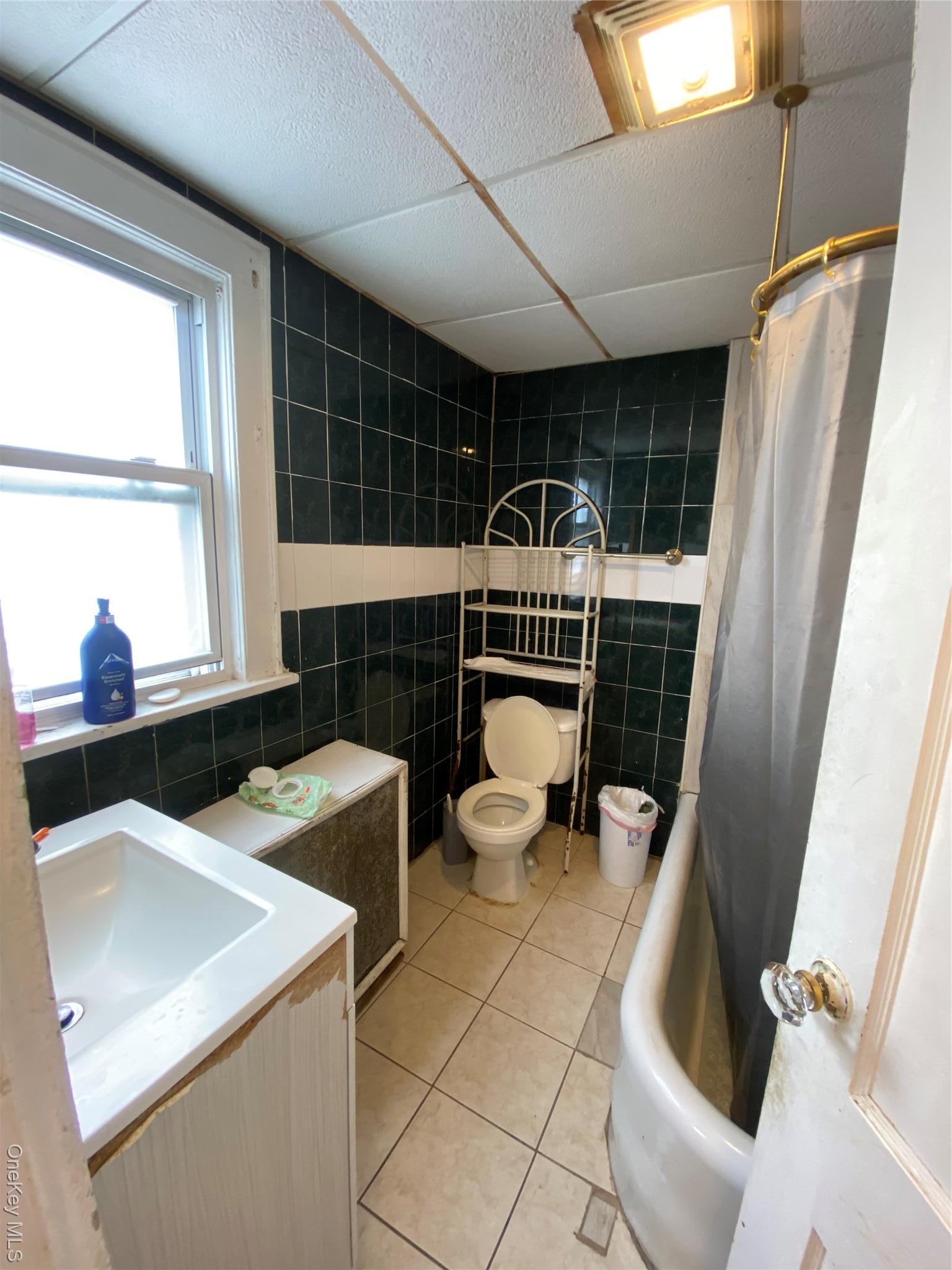 Single Family Lent  Nassau County, NY 11550, MLS-981437-8