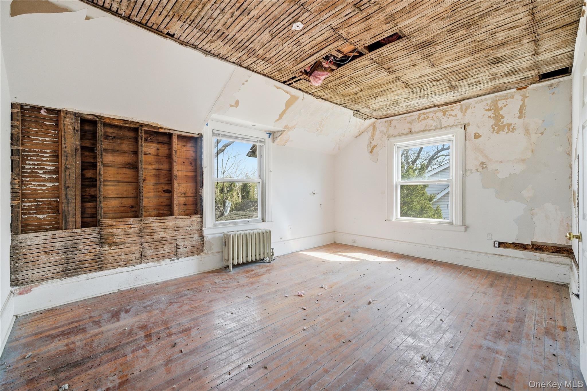 Single Family Dickens  Queens, NY 11691, MLS-981541-21
