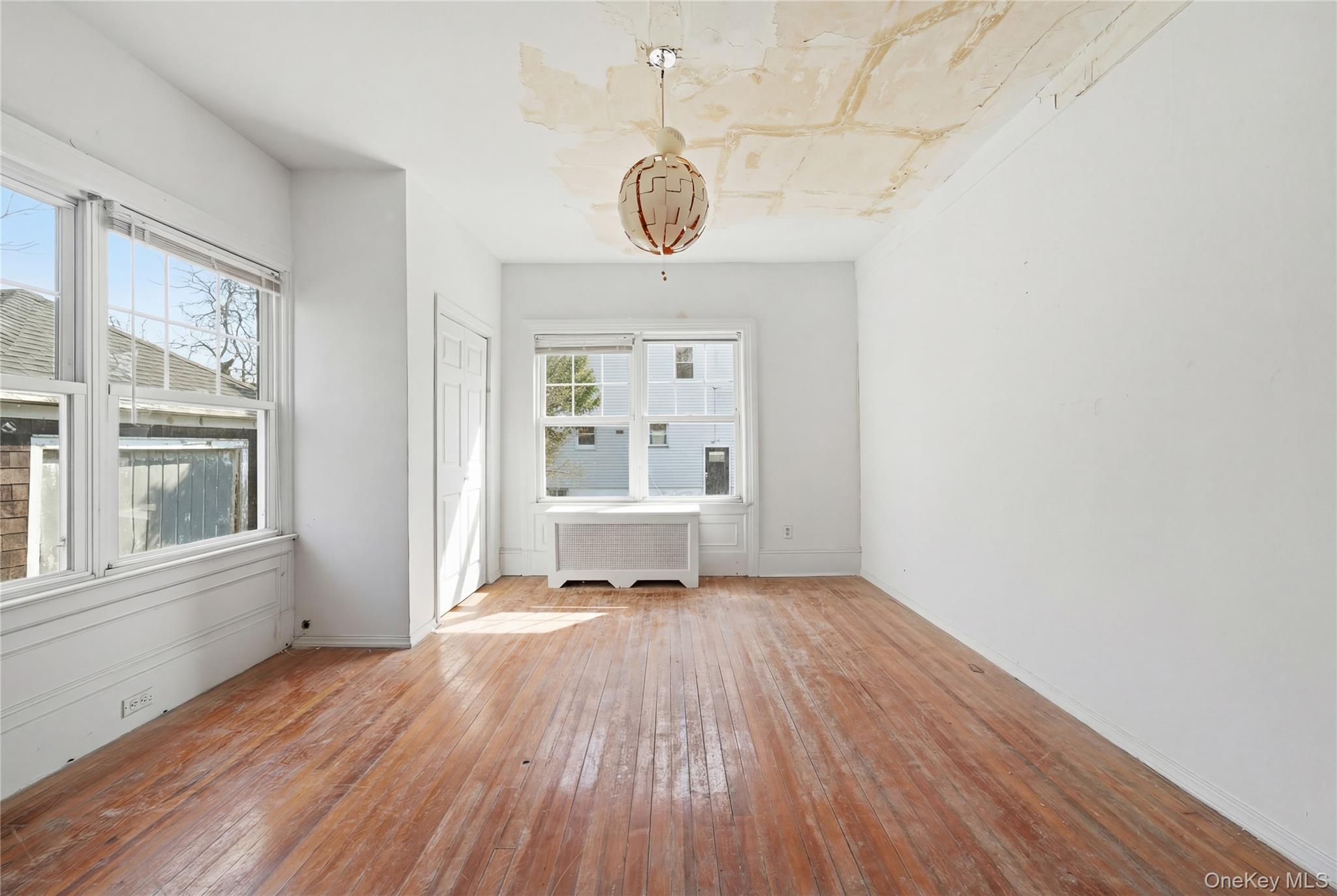 Single Family Dickens  Queens, NY 11691, MLS-981541-7