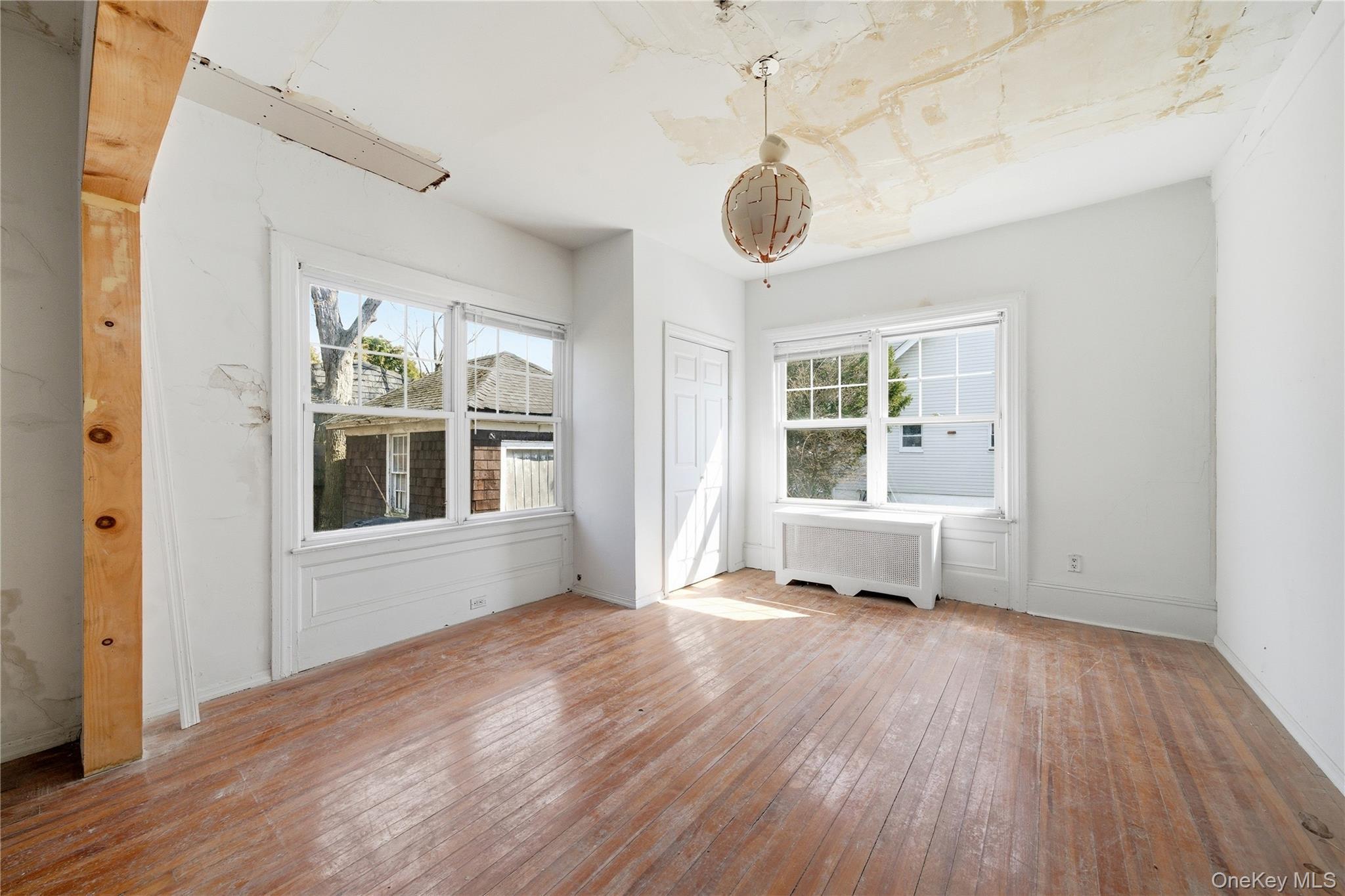 Single Family Dickens  Queens, NY 11691, MLS-981541-8
