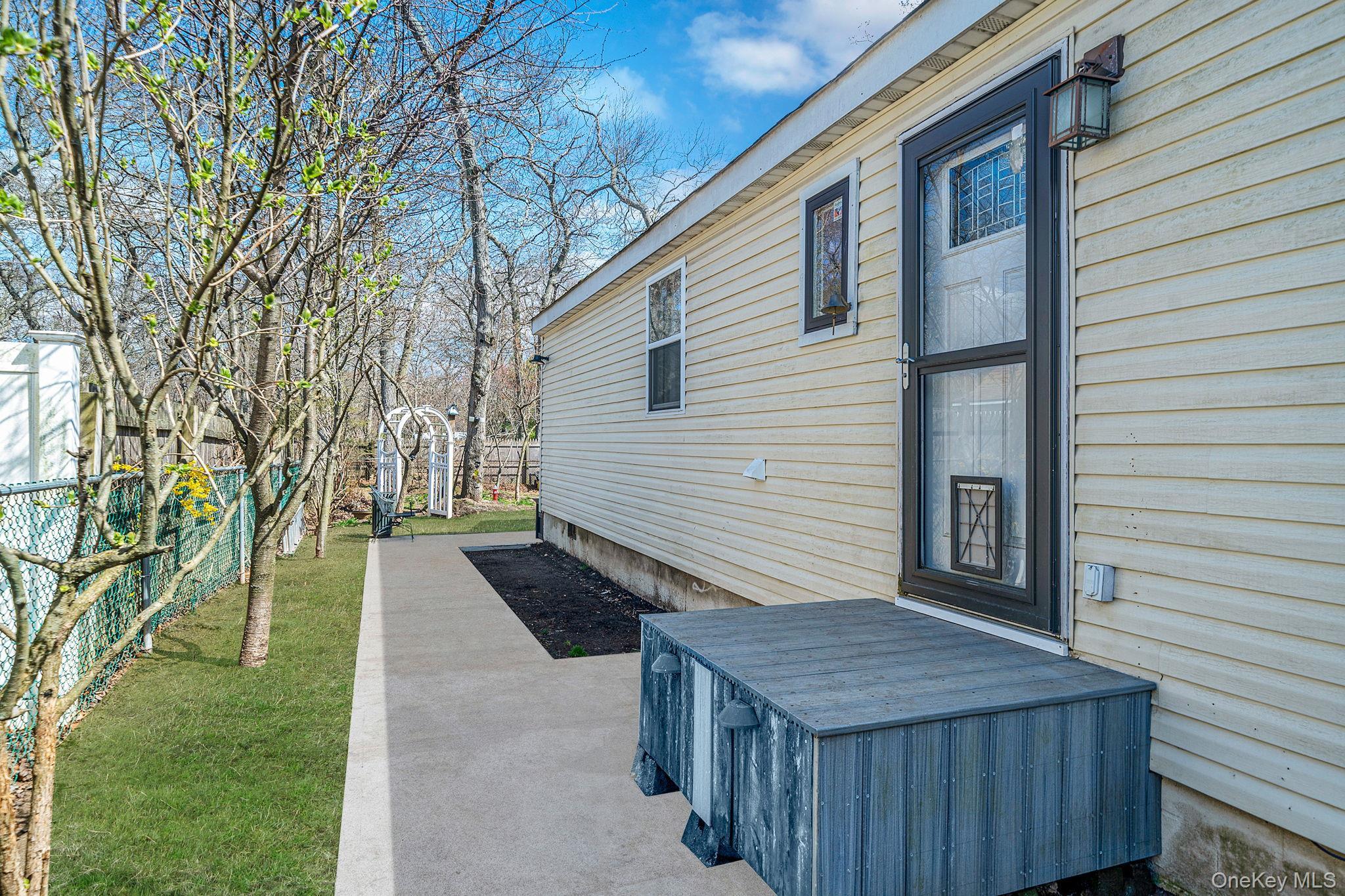 Single Family Wendy  Suffolk County, NY 11738, MLS-981550-21