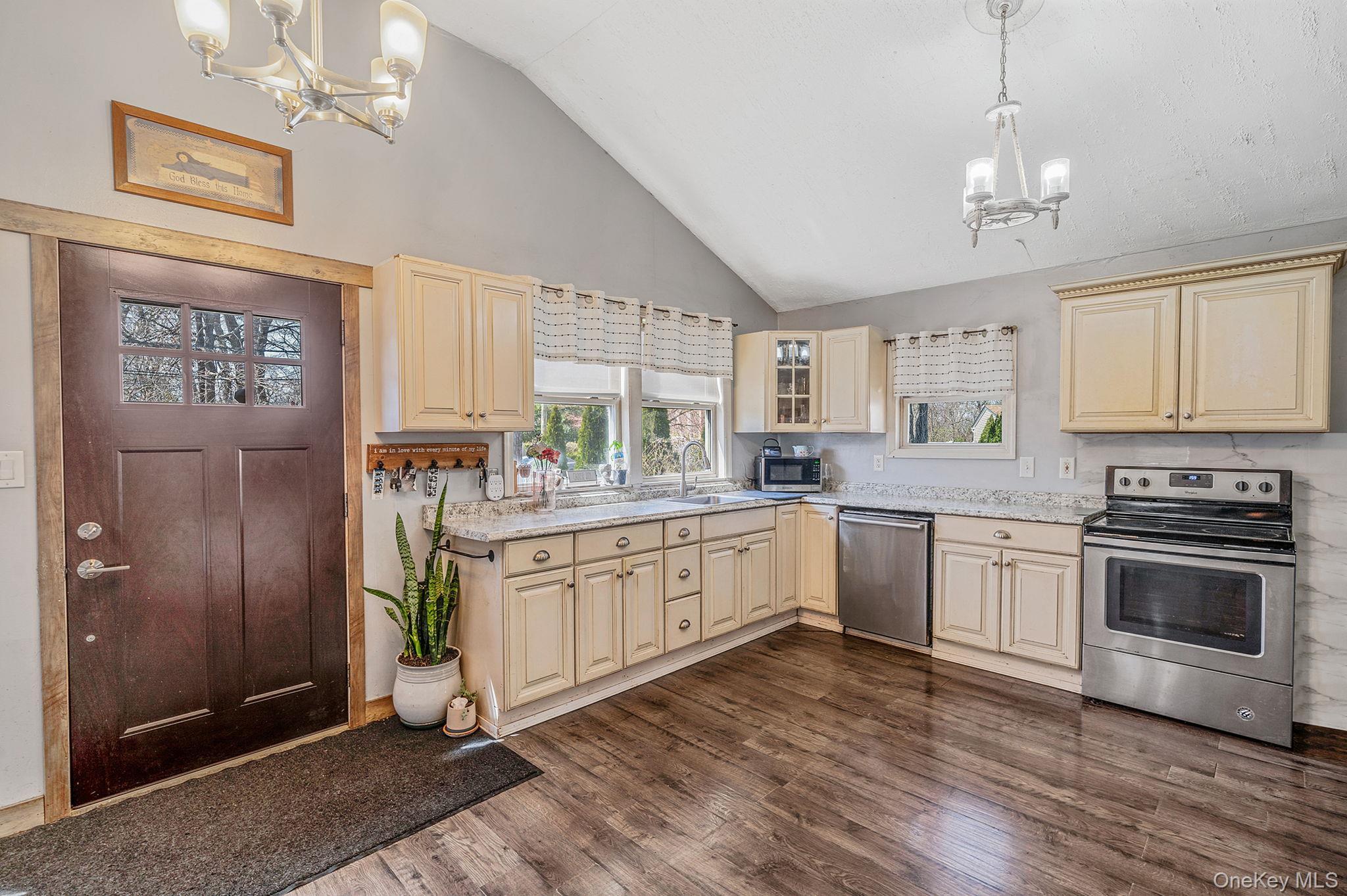 Single Family Wendy  Suffolk County, NY 11738, MLS-981550-8