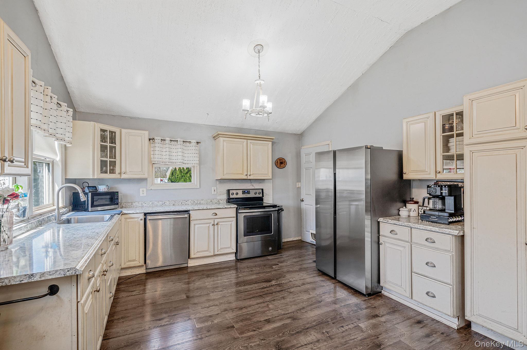 Single Family Wendy  Suffolk County, NY 11738, MLS-981550-9