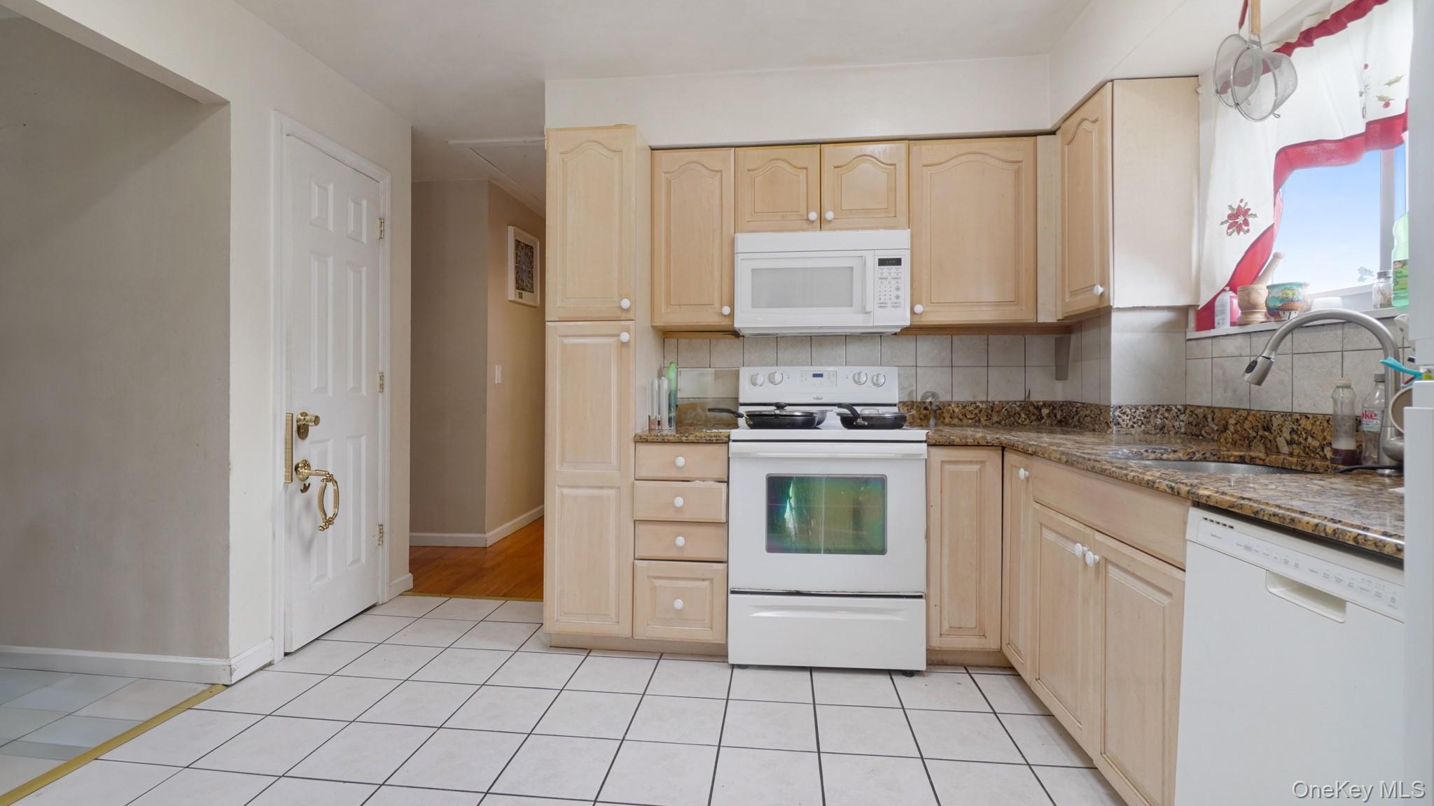 Single Family Garden  Suffolk County, NY 11706, MLS-981585-14