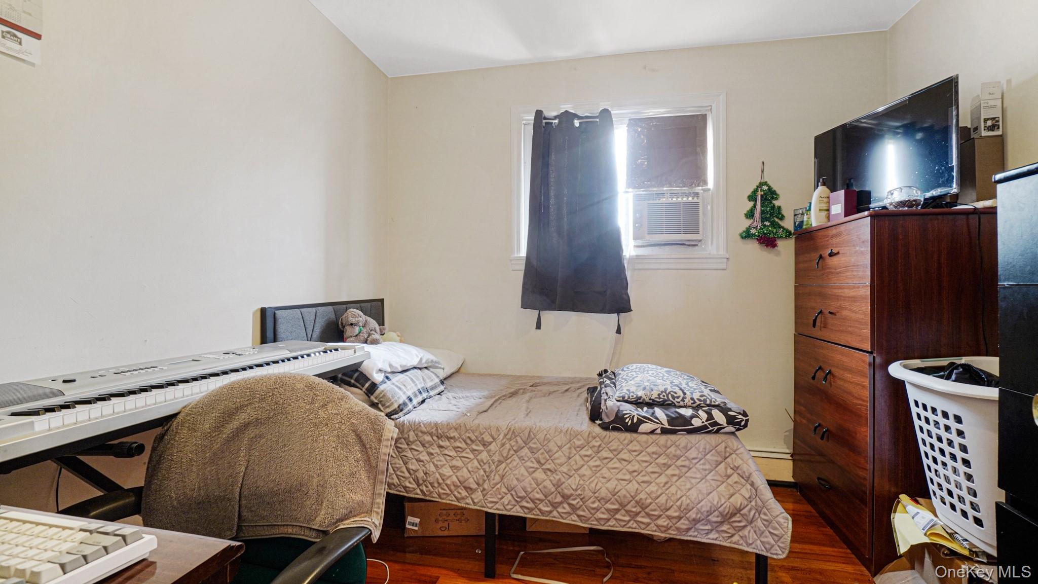 Single Family Garden  Suffolk County, NY 11706, MLS-981585-16