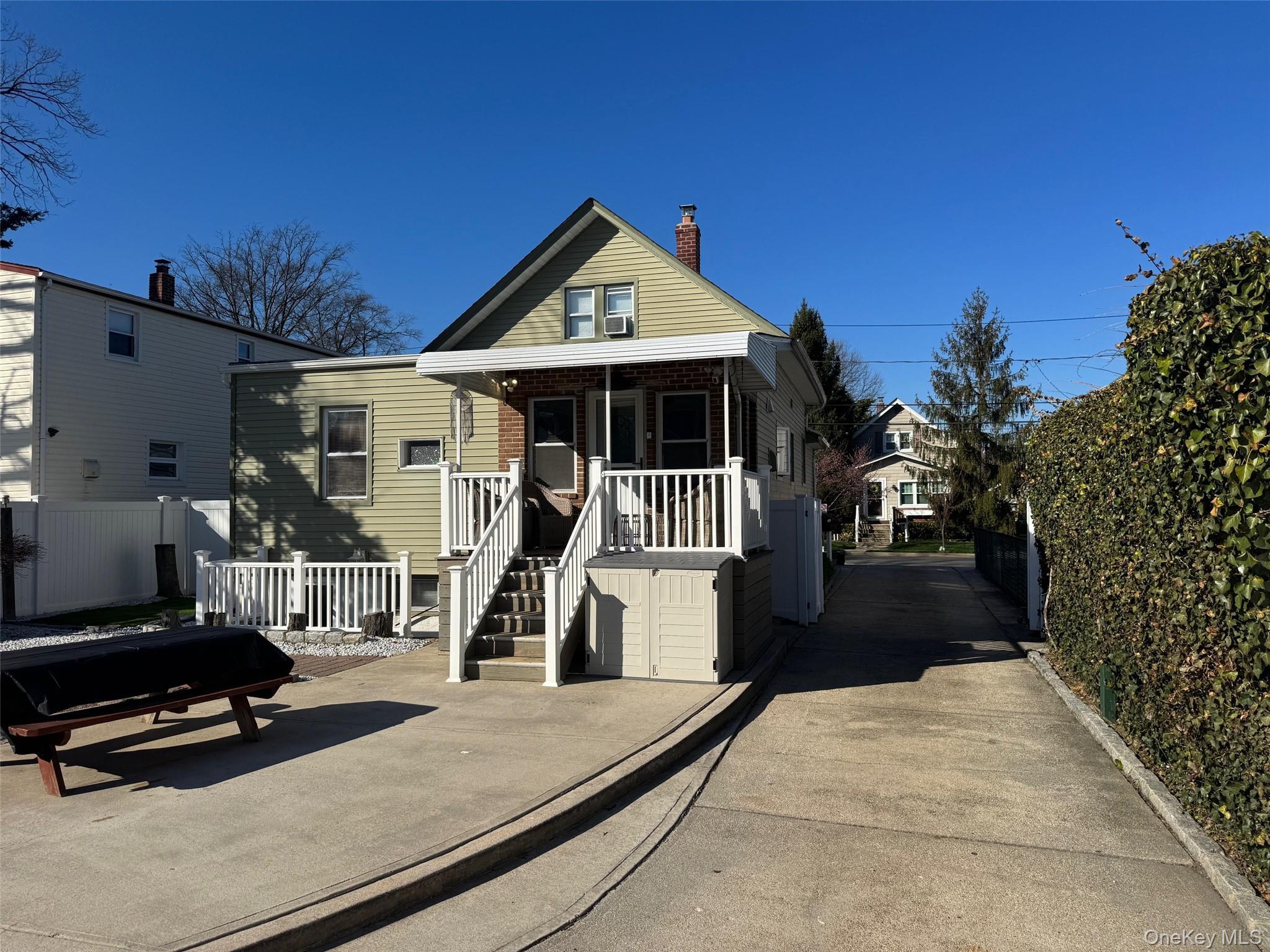 Single Family Wood  Nassau County, NY 11563, MLS-981593-7