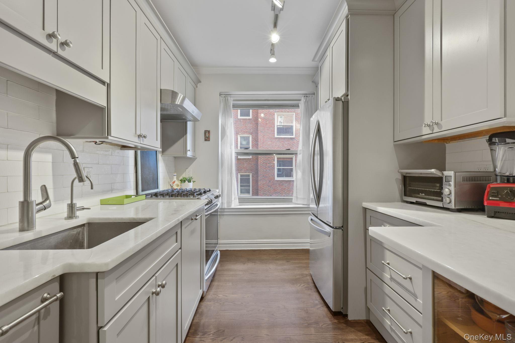 Coop Bronxville Road  Westchester County, NY 10708, MLS-981601-8