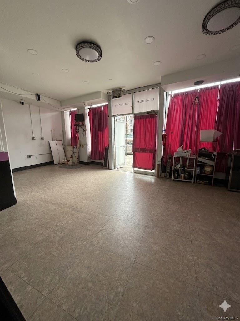 Commercial Lease Queens  Queens, NY 11373, MLS-981609-6