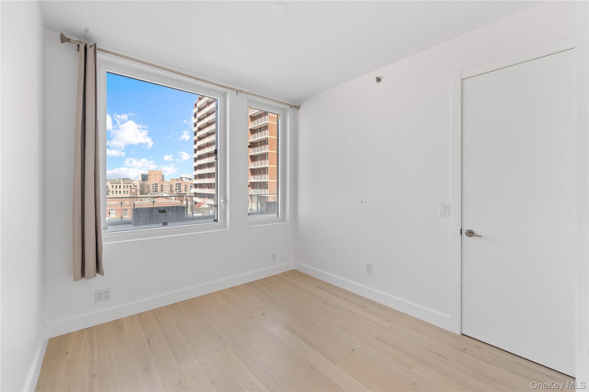 Condo Maple  Queens, NY 11355, MLS-981623-7