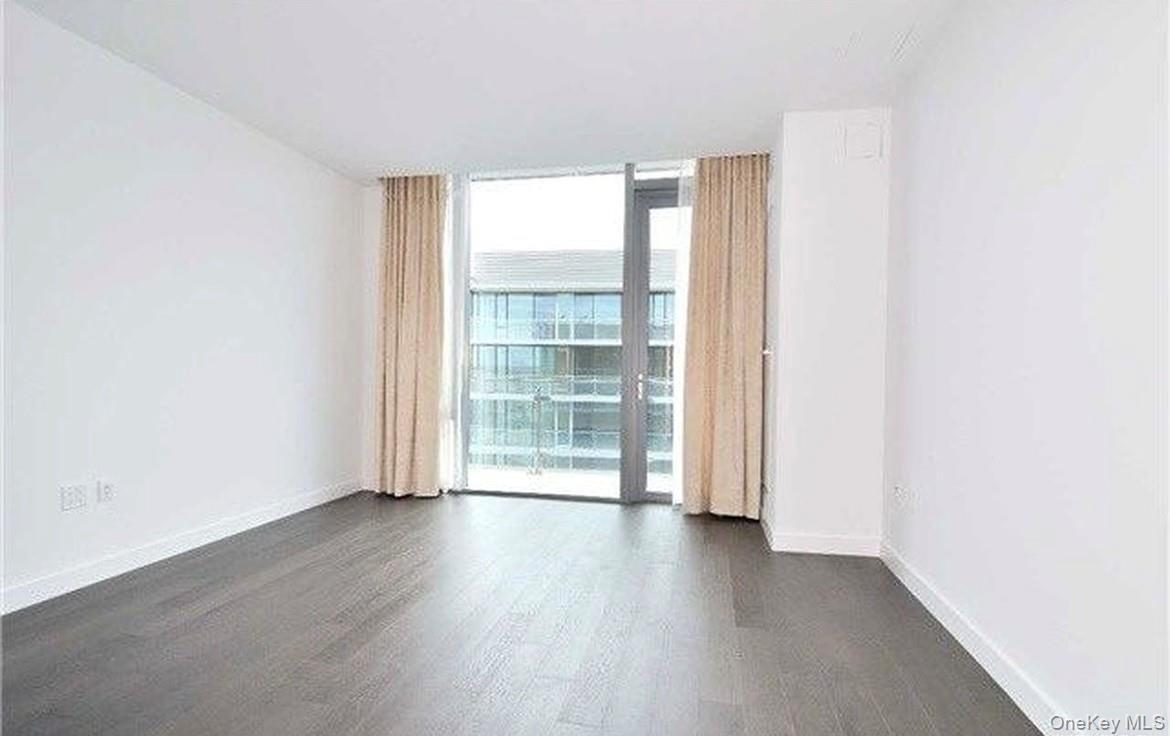 Condo 40th  Queens, NY 11354, MLS-981662-3