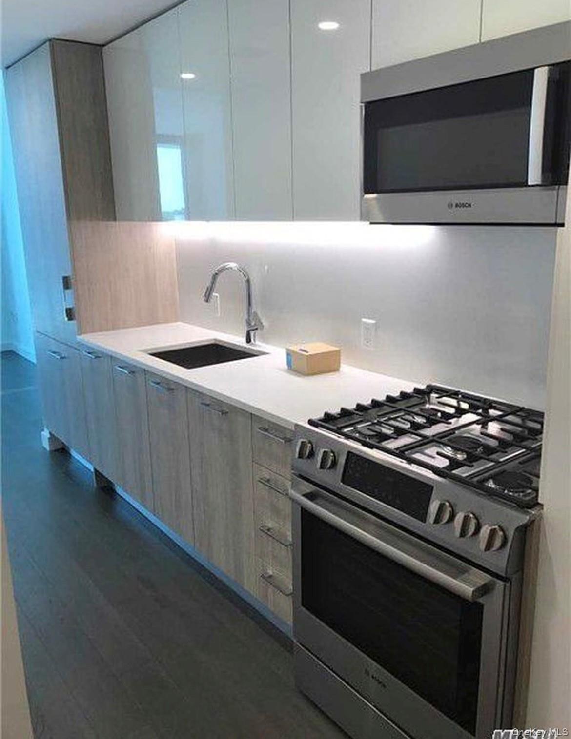 Condo 40th  Queens, NY 11354, MLS-981662-8