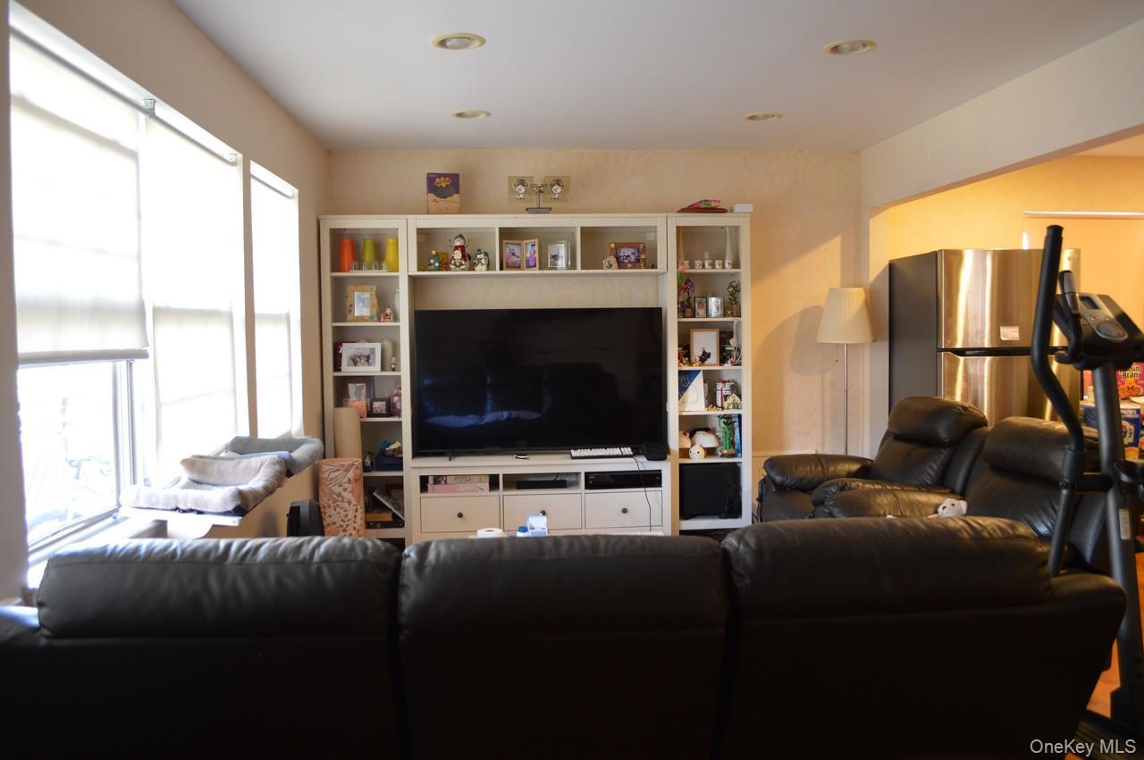 Single Family 209th Street  Queens, NY 11360, MLS-981665-2
